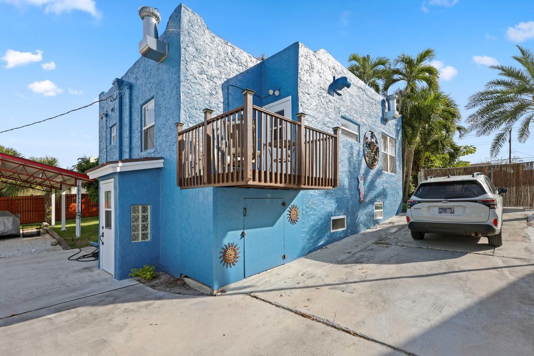 For Sale: $1,350,000 (6 beds, 4 baths, 3858 Square Feet)