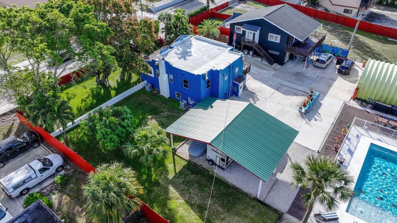 For Sale: $1,350,000 (6 beds, 4 baths, 3858 Square Feet)