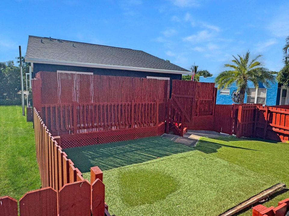 For Sale: $1,350,000 (6 beds, 4 baths, 3858 Square Feet)