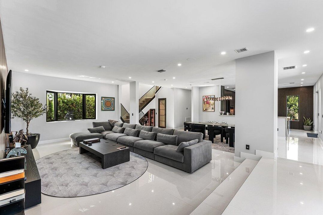 For Sale: $3,750,000 (5 beds, 4 baths, 4100 Square Feet)