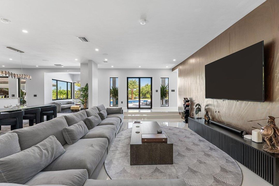 For Sale: $3,750,000 (5 beds, 4 baths, 4100 Square Feet)