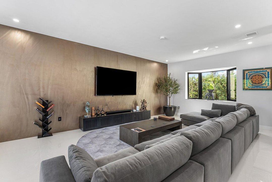 For Sale: $3,750,000 (5 beds, 4 baths, 4100 Square Feet)