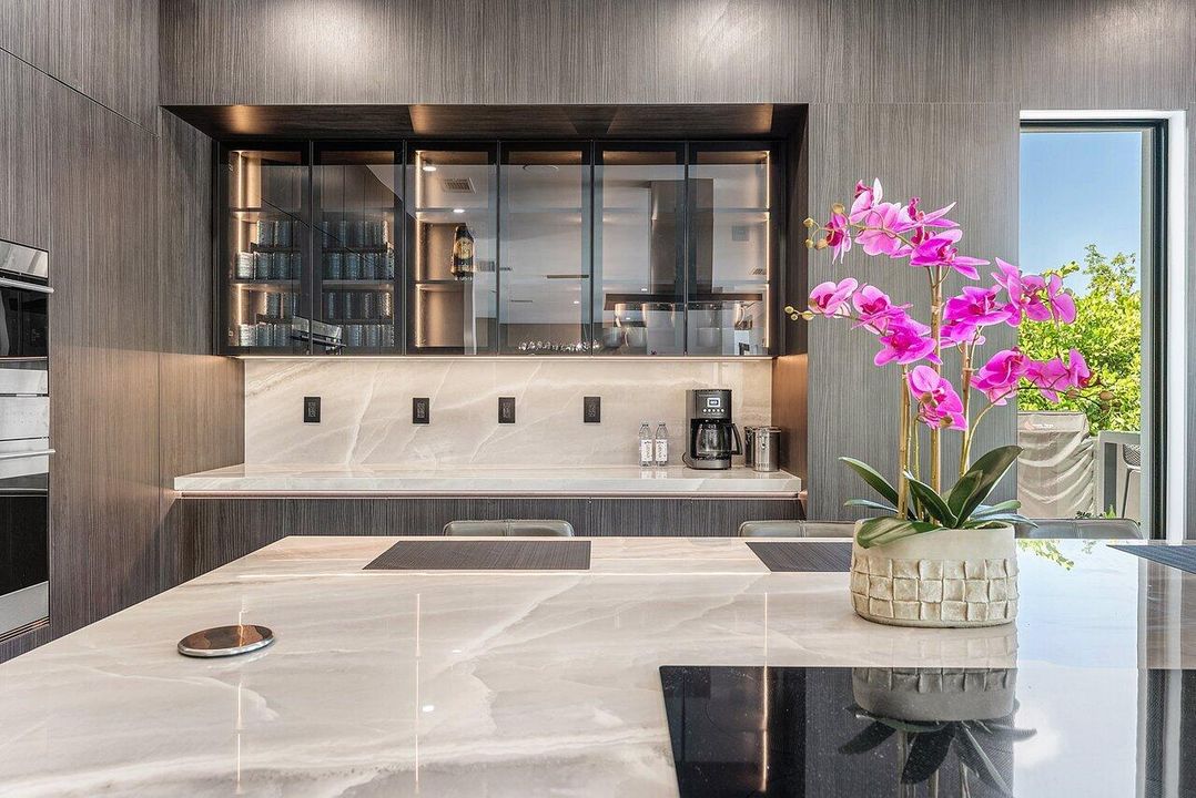 For Sale: $3,750,000 (5 beds, 4 baths, 4100 Square Feet)