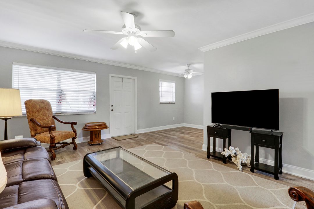 For Sale: $205,000 (2 beds, 1 baths, 820 Square Feet)