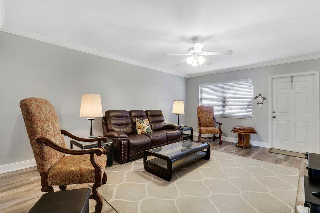 For Sale: $205,000 (2 beds, 1 baths, 820 Square Feet)