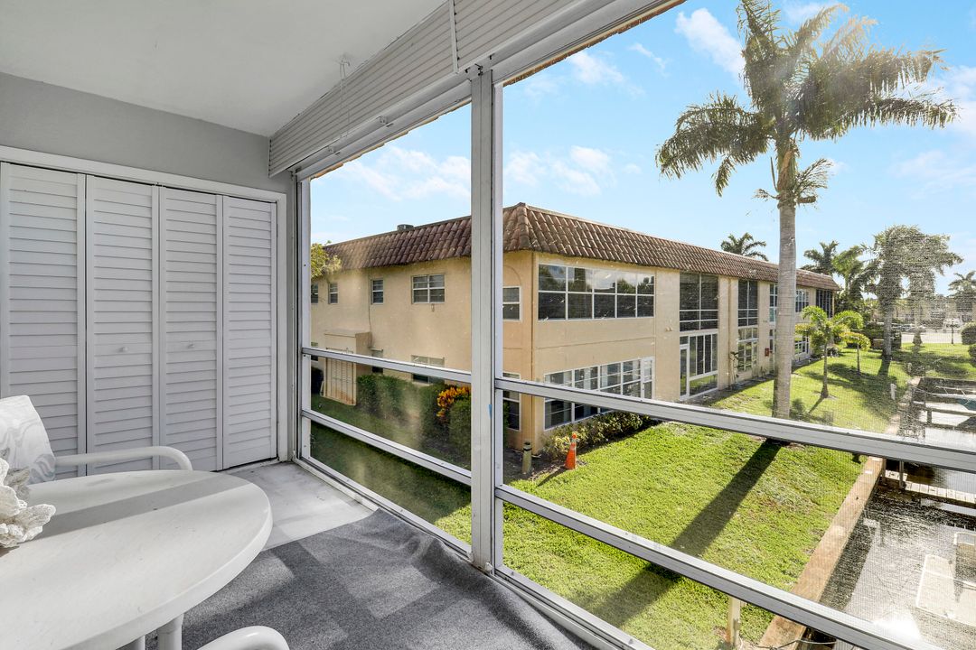 For Sale: $205,000 (2 beds, 1 baths, 820 Square Feet)