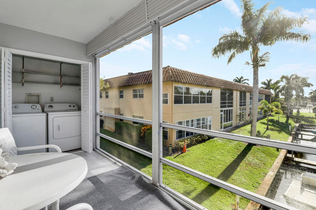 For Sale: $205,000 (2 beds, 1 baths, 820 Square Feet)