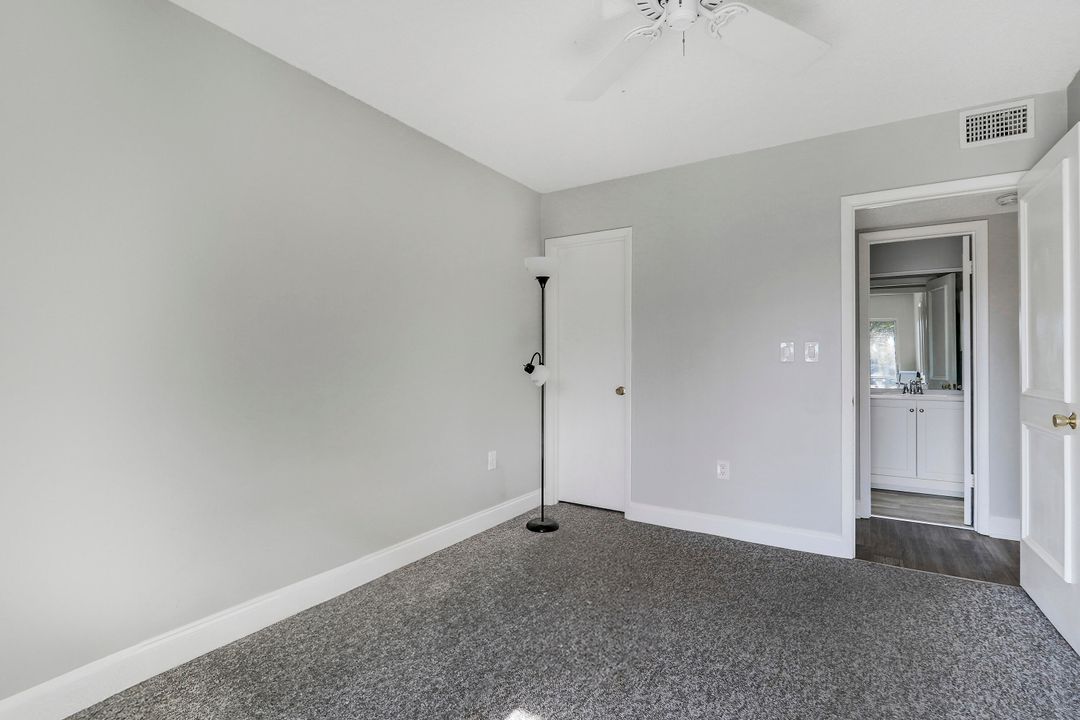 For Sale: $205,000 (2 beds, 1 baths, 820 Square Feet)