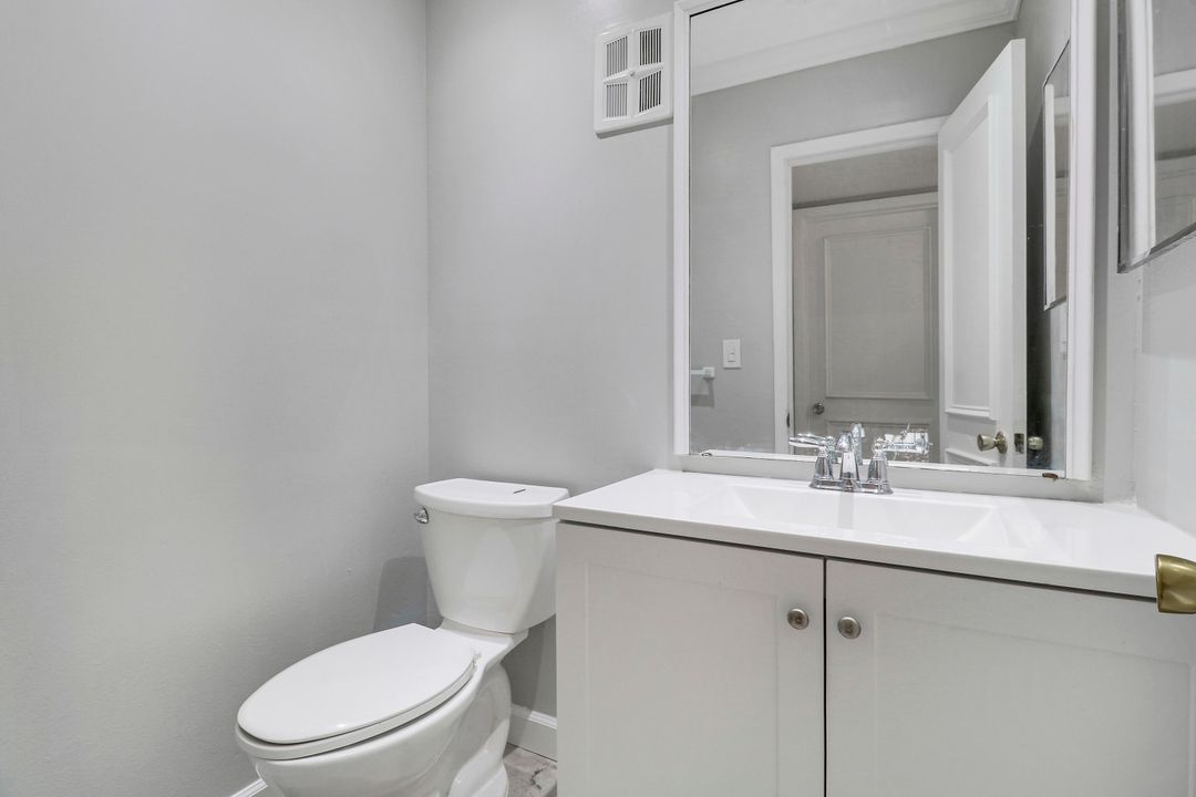 For Sale: $205,000 (2 beds, 1 baths, 820 Square Feet)