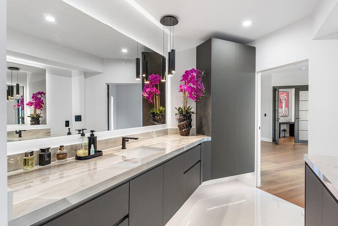 For Sale: $3,750,000 (5 beds, 4 baths, 4100 Square Feet)