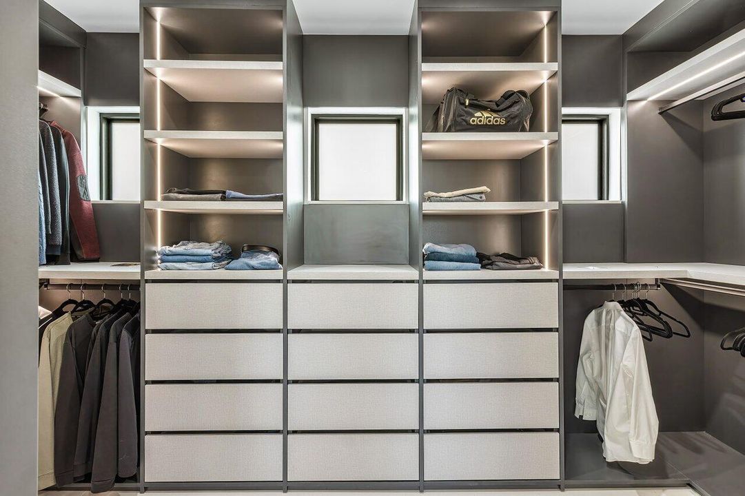 For Sale: $3,750,000 (5 beds, 4 baths, 4100 Square Feet)