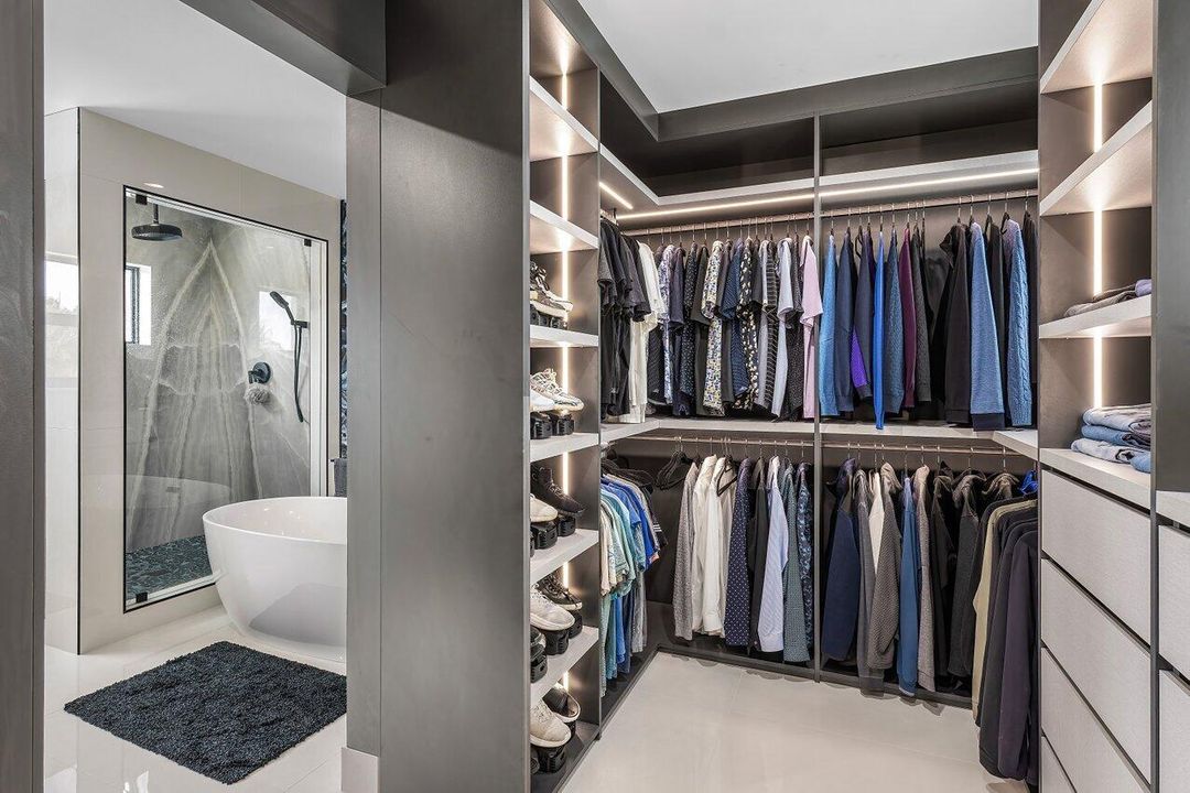 For Sale: $3,750,000 (5 beds, 4 baths, 4100 Square Feet)