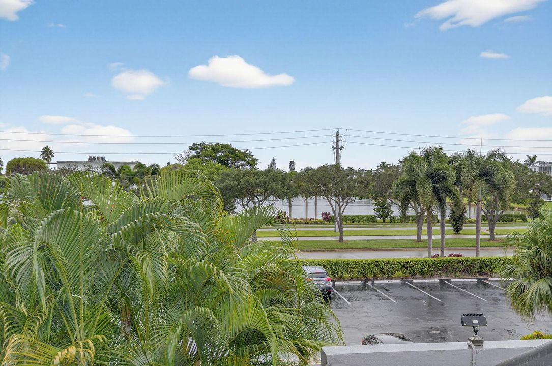 待售: $124,000 (1 贝兹, 1 浴室, 720 平方英尺)