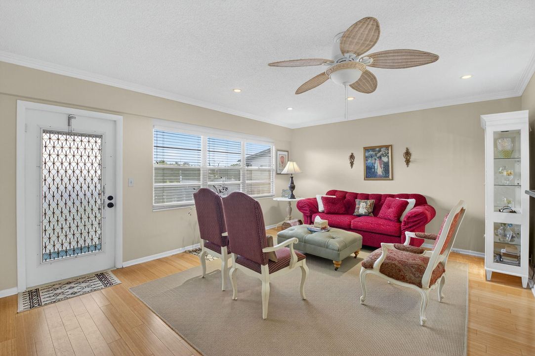 待售: $124,000 (1 贝兹, 1 浴室, 720 平方英尺)