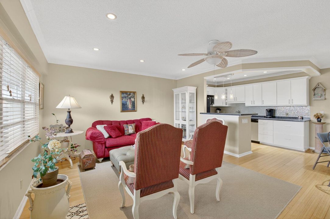 待售: $124,000 (1 贝兹, 1 浴室, 720 平方英尺)