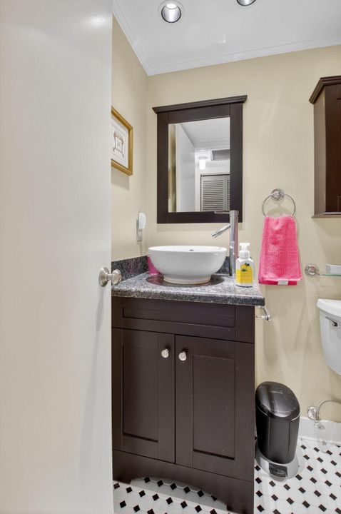 待售: $124,000 (1 贝兹, 1 浴室, 720 平方英尺)