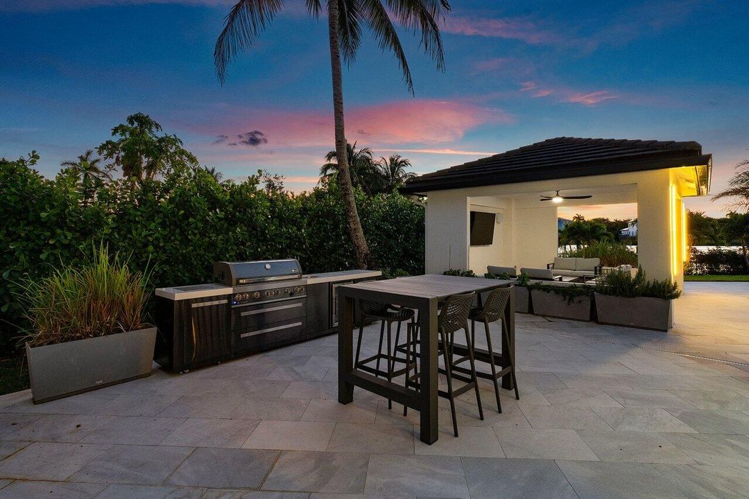 For Sale: $3,750,000 (5 beds, 4 baths, 4100 Square Feet)