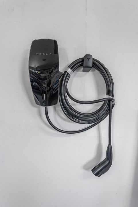 For Sale: $3,750,000 (5 beds, 4 baths, 4100 Square Feet)