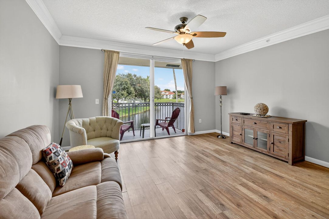 Active With Contract: $375,000 (2 beds, 2 baths, 1175 Square Feet)