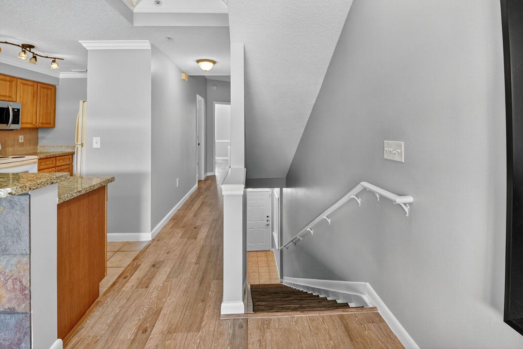 Active With Contract: $375,000 (2 beds, 2 baths, 1175 Square Feet)