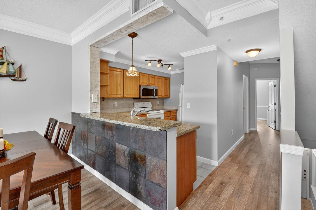 Active With Contract: $375,000 (2 beds, 2 baths, 1175 Square Feet)