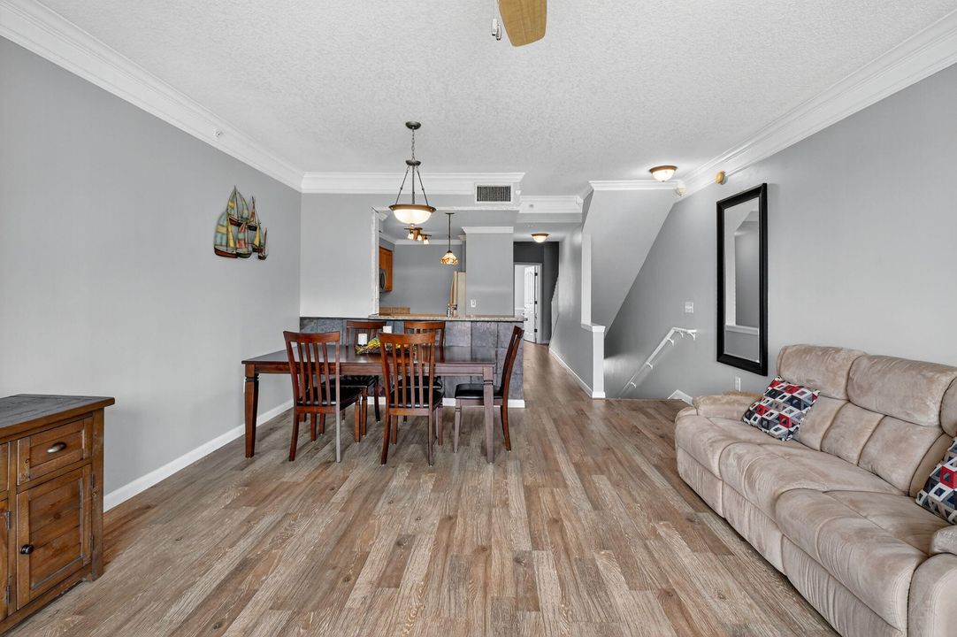 Active With Contract: $375,000 (2 beds, 2 baths, 1175 Square Feet)