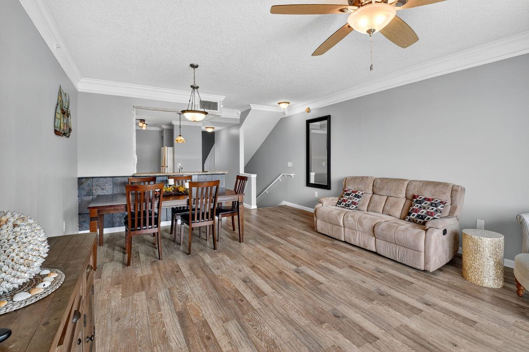 Active With Contract: $375,000 (2 beds, 2 baths, 1175 Square Feet)