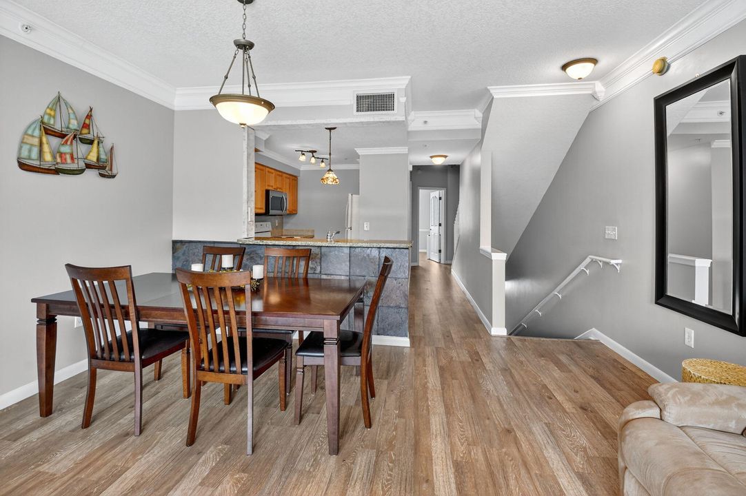 Active With Contract: $375,000 (2 beds, 2 baths, 1175 Square Feet)