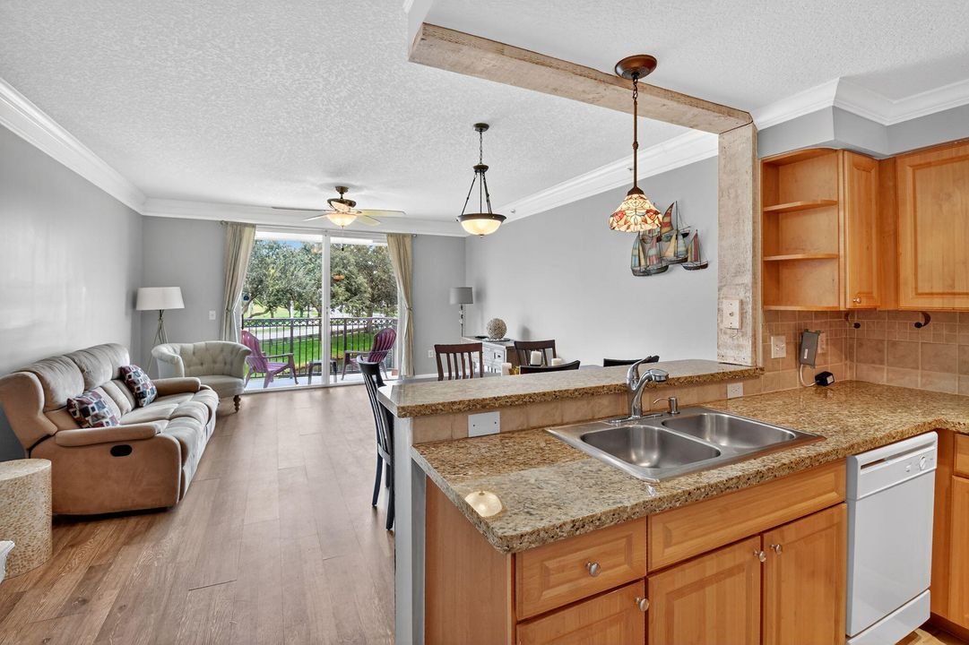 Active With Contract: $375,000 (2 beds, 2 baths, 1175 Square Feet)