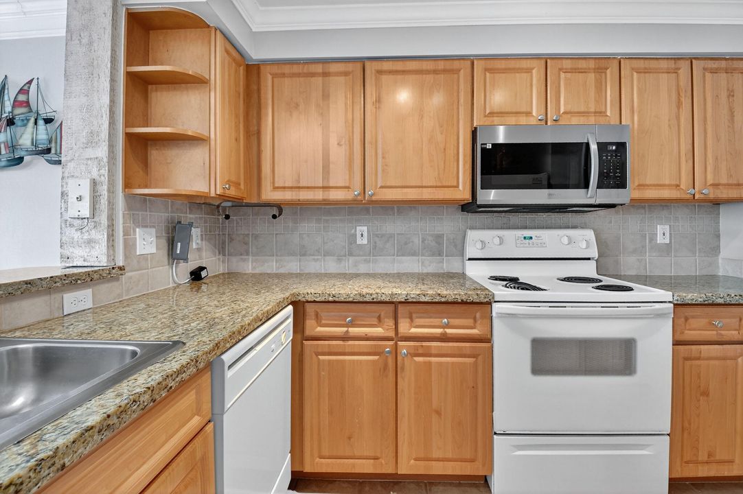 Active With Contract: $375,000 (2 beds, 2 baths, 1175 Square Feet)