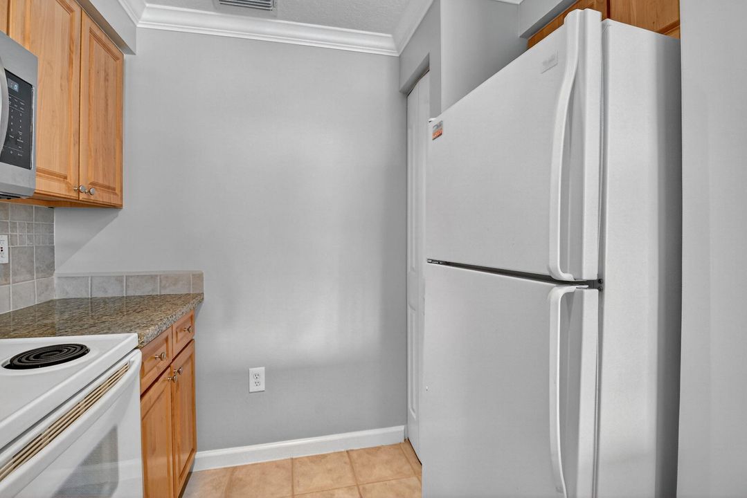 Active With Contract: $375,000 (2 beds, 2 baths, 1175 Square Feet)