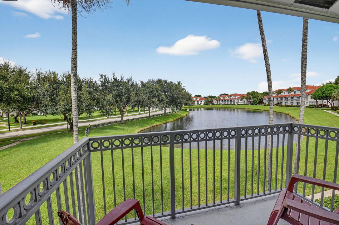 Active With Contract: $375,000 (2 beds, 2 baths, 1175 Square Feet)