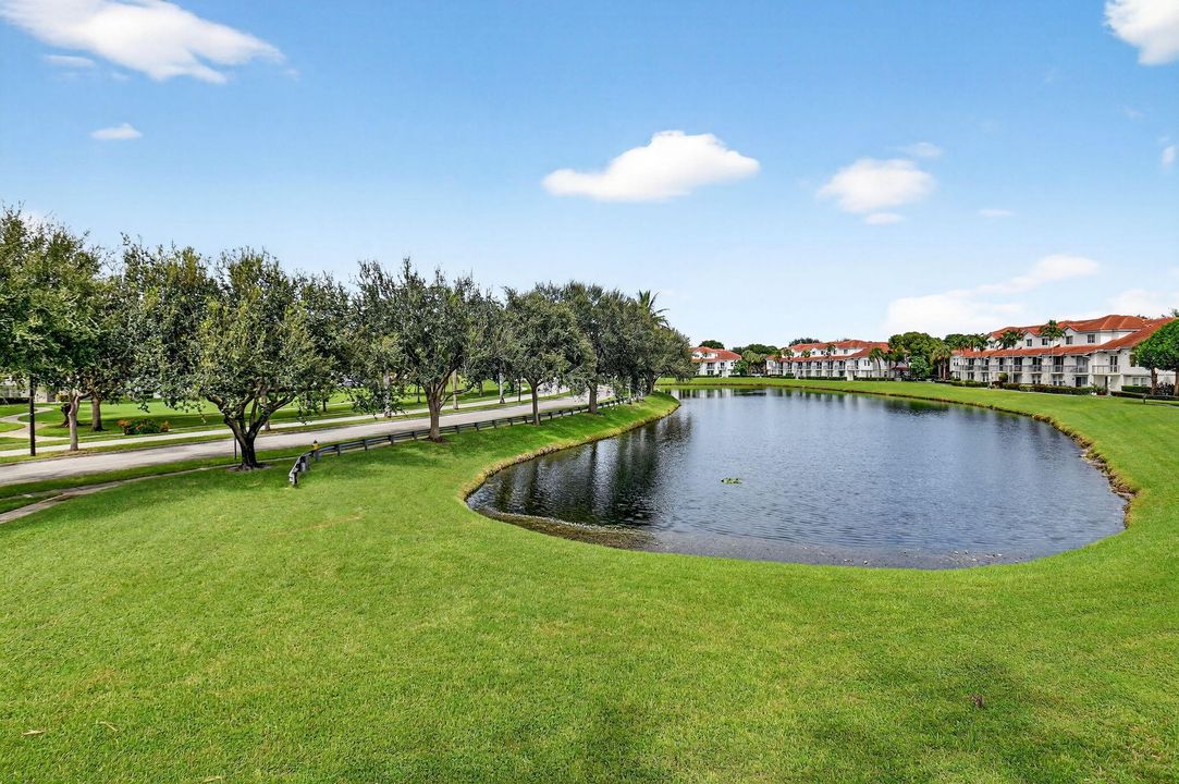 Active With Contract: $375,000 (2 beds, 2 baths, 1175 Square Feet)