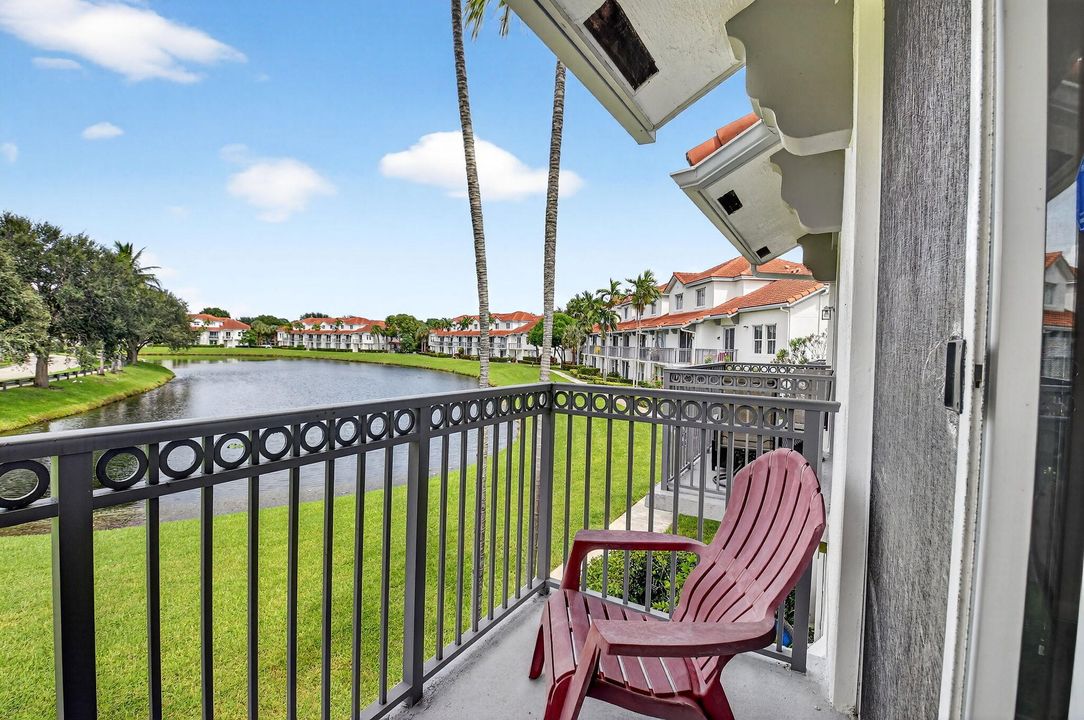 Active With Contract: $375,000 (2 beds, 2 baths, 1175 Square Feet)