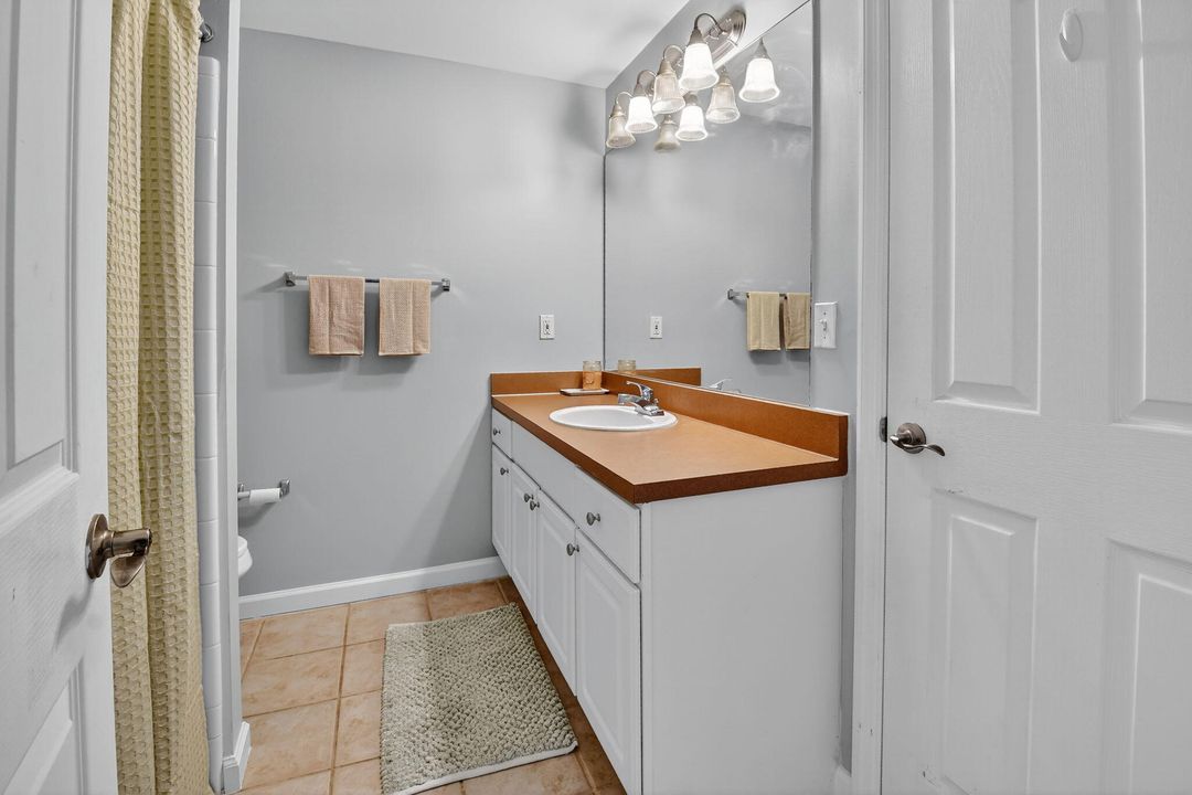 Active With Contract: $375,000 (2 beds, 2 baths, 1175 Square Feet)