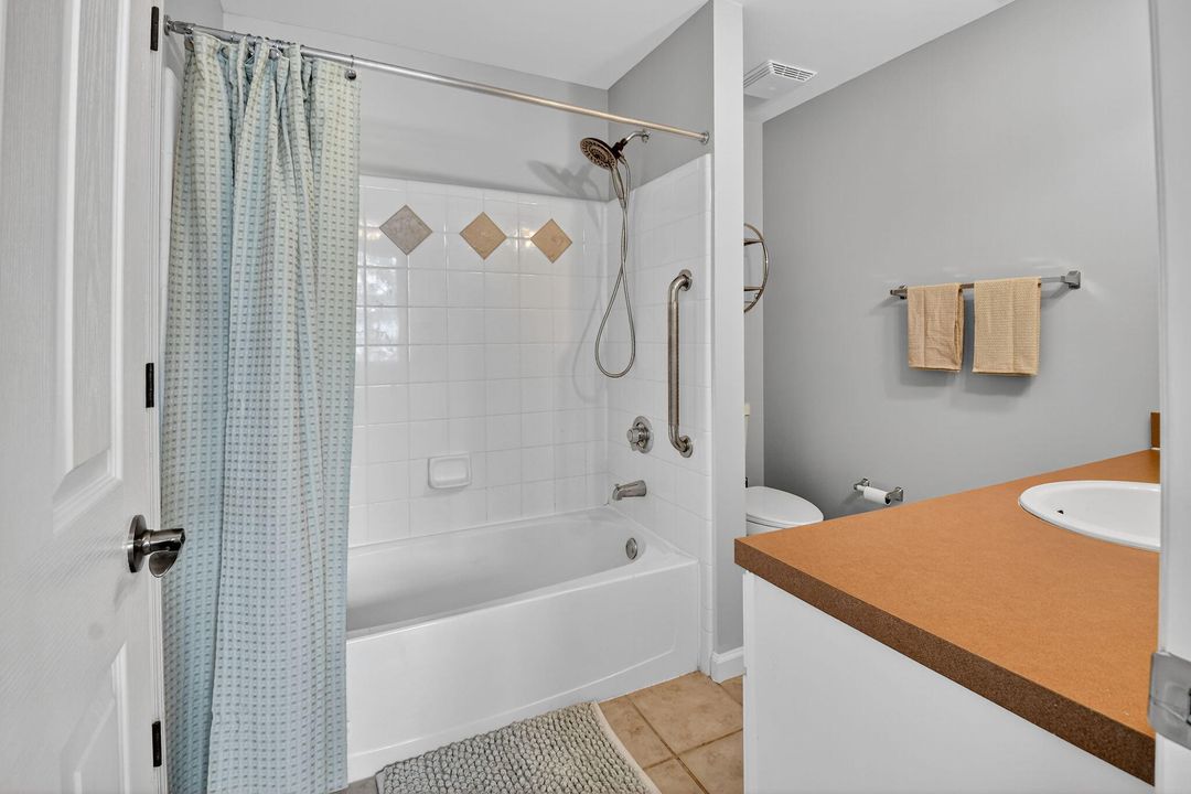 Active With Contract: $375,000 (2 beds, 2 baths, 1175 Square Feet)