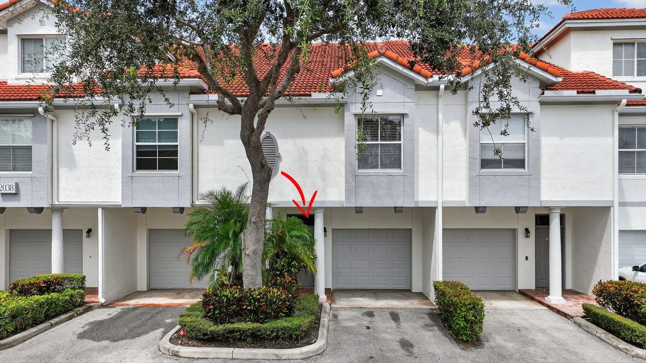 Active With Contract: $375,000 (2 beds, 2 baths, 1175 Square Feet)