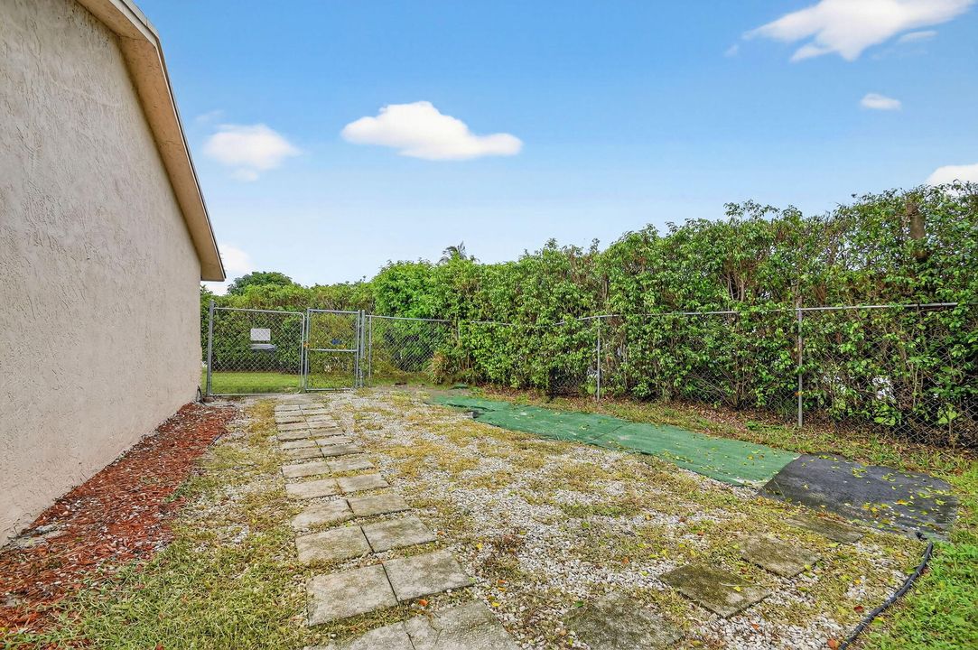 For Sale: $420,000 (3 beds, 2 baths, 1154 Square Feet)