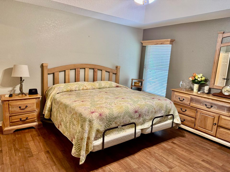 For Sale: $459,000 (3 beds, 2 baths, 1378 Square Feet)