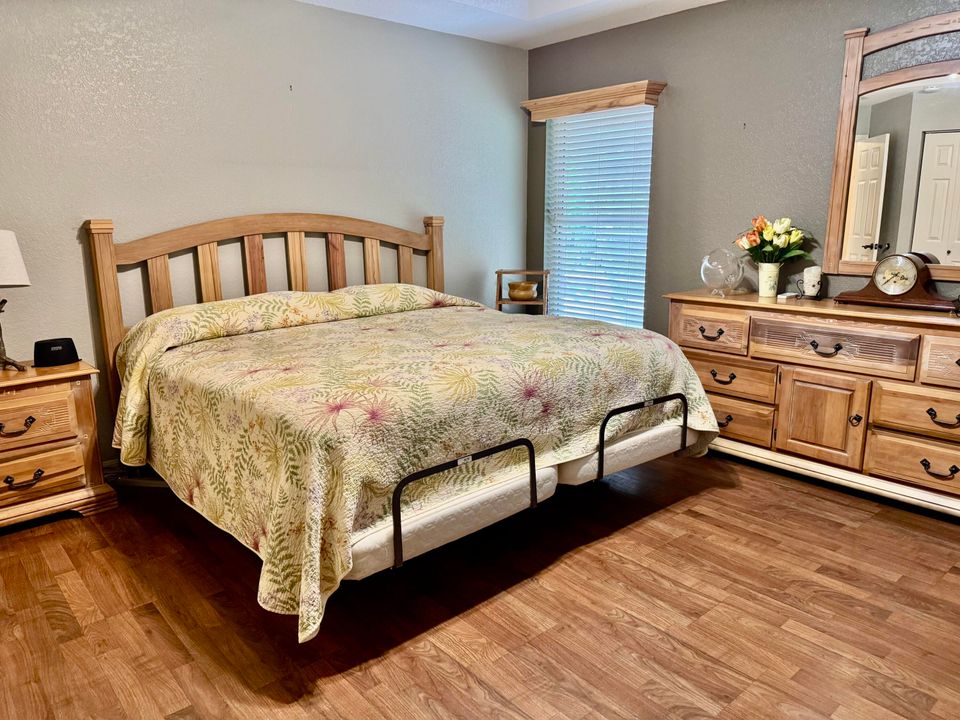 For Sale: $459,000 (3 beds, 2 baths, 1378 Square Feet)