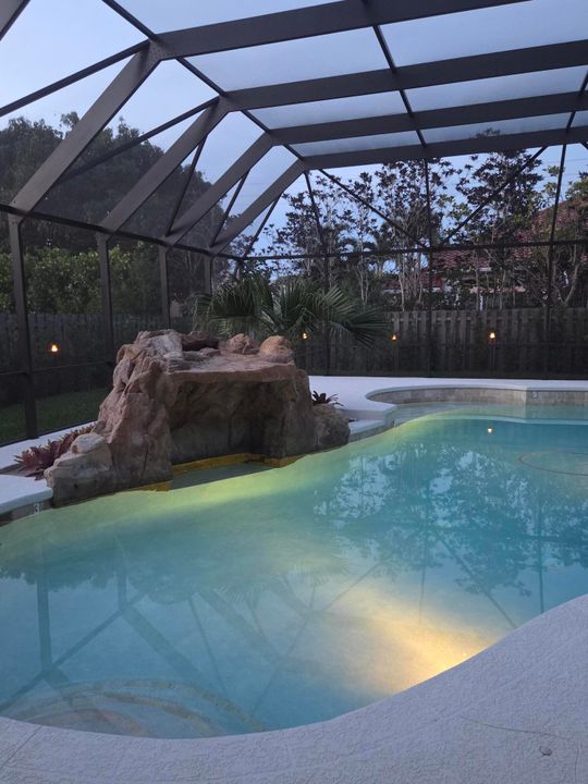 出租: $12,000 (4 贝兹, 3 浴室, 2779 平方英尺)