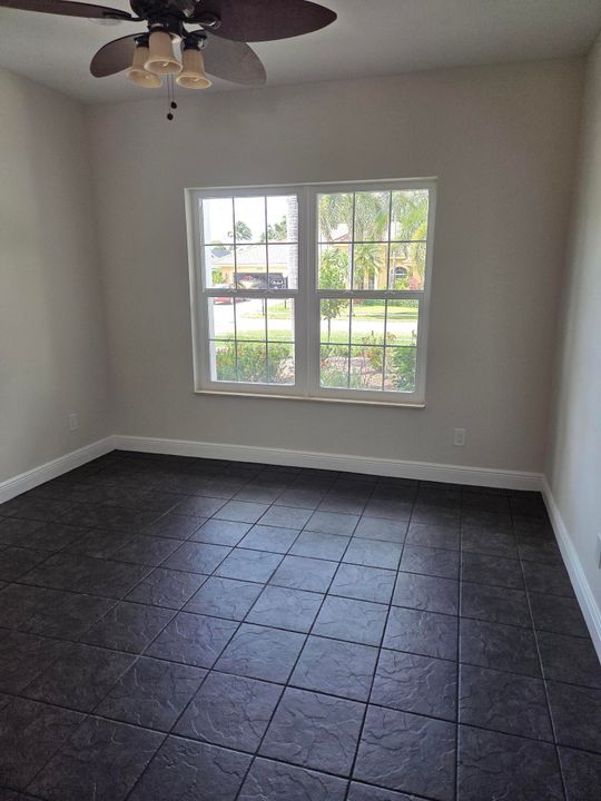 出租: $12,000 (4 贝兹, 3 浴室, 2779 平方英尺)