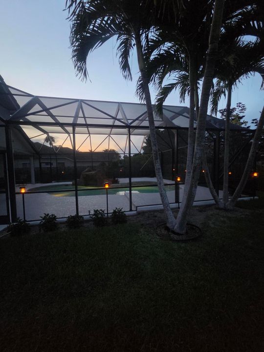 出租: $12,000 (4 贝兹, 3 浴室, 2779 平方英尺)