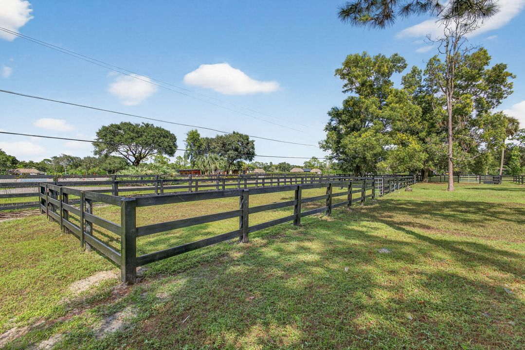 出租: $13,850 (4 贝兹, 2 浴室, 1560 平方英尺)