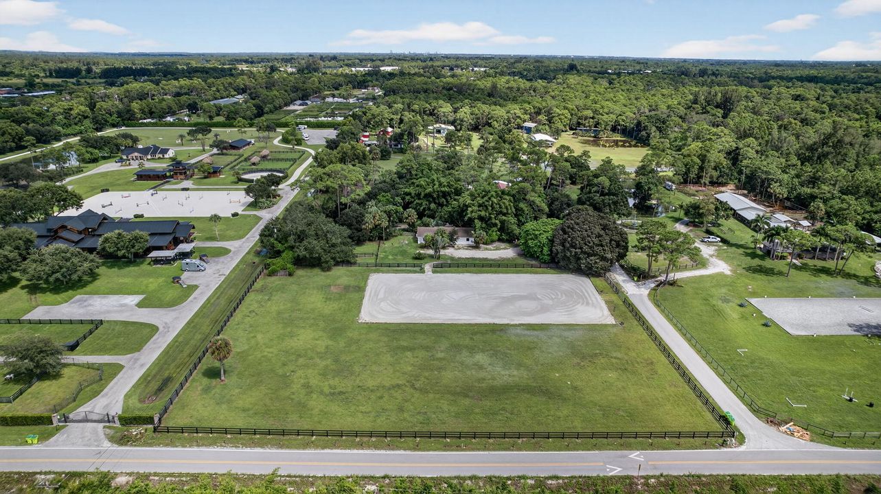 出租: $13,850 (4 贝兹, 2 浴室, 1560 平方英尺)