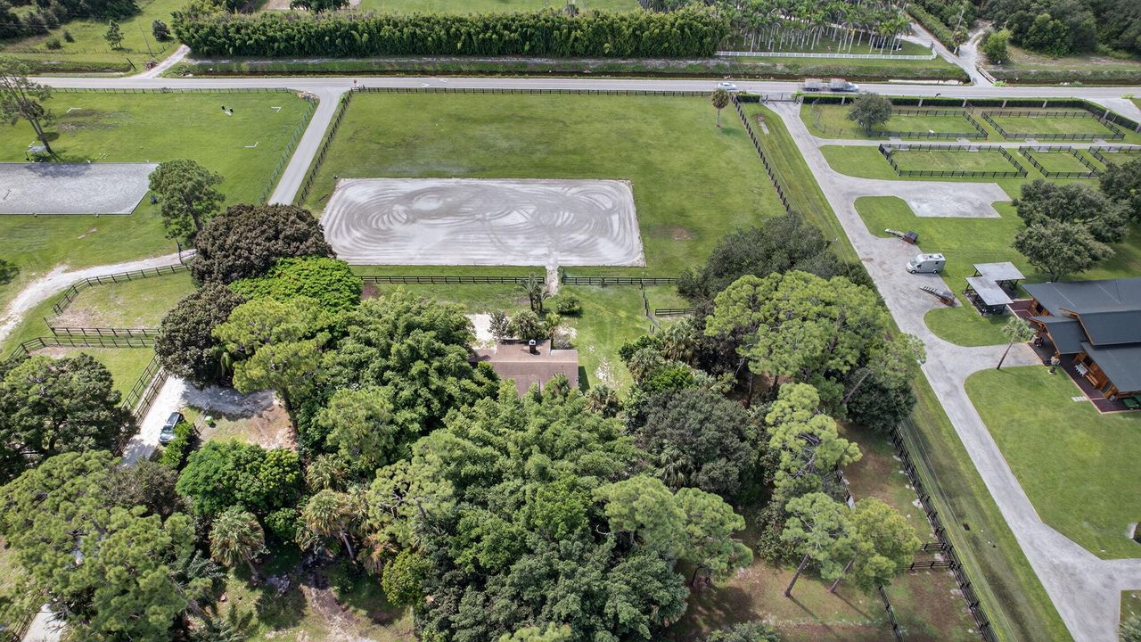 出租: $13,850 (4 贝兹, 2 浴室, 1560 平方英尺)