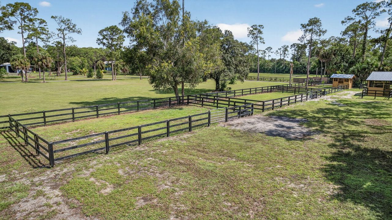 出租: $13,850 (4 贝兹, 2 浴室, 1560 平方英尺)