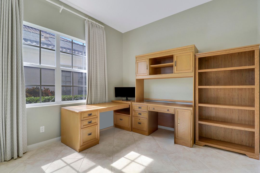 For Sale: $850,000 (5 beds, 4 baths, 2499 Square Feet)