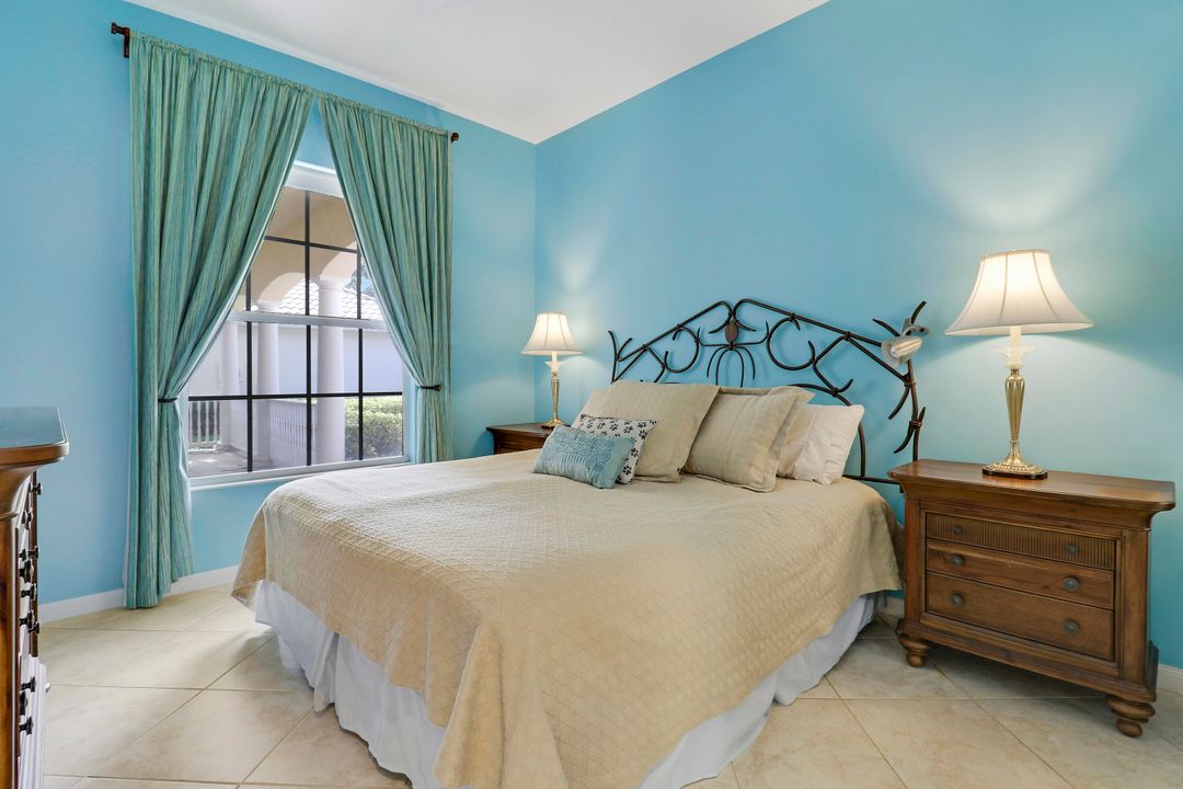 For Sale: $850,000 (5 beds, 4 baths, 2499 Square Feet)