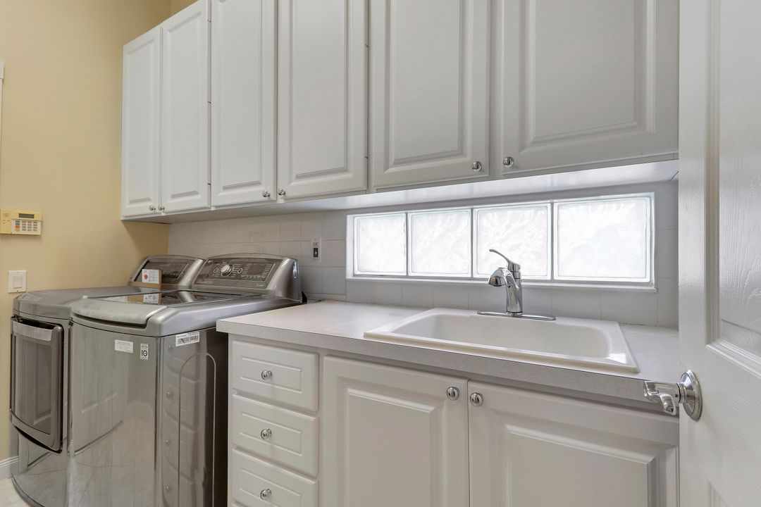 For Sale: $850,000 (5 beds, 4 baths, 2499 Square Feet)